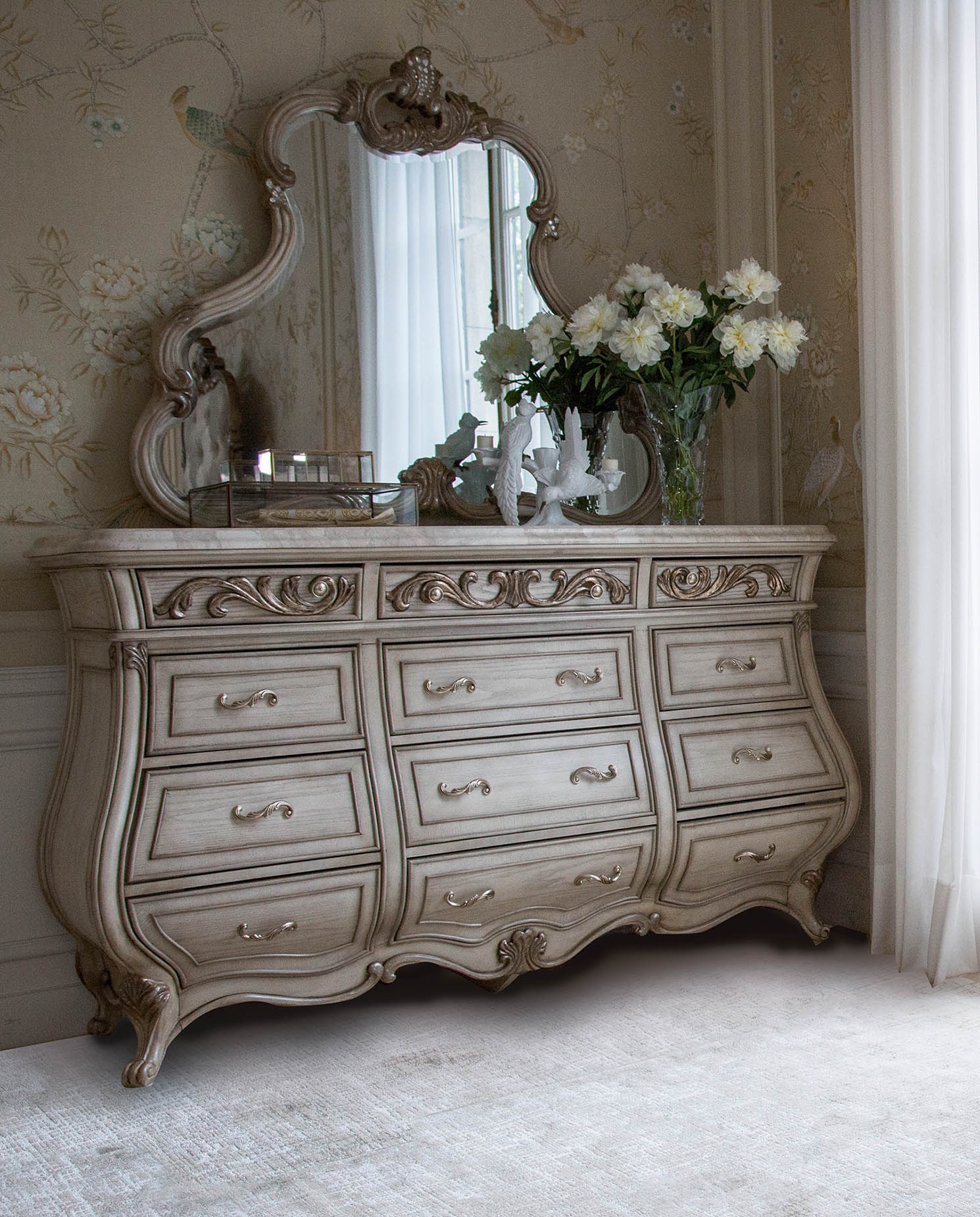 Platine de Royale-Champagne Bedroom by Aico