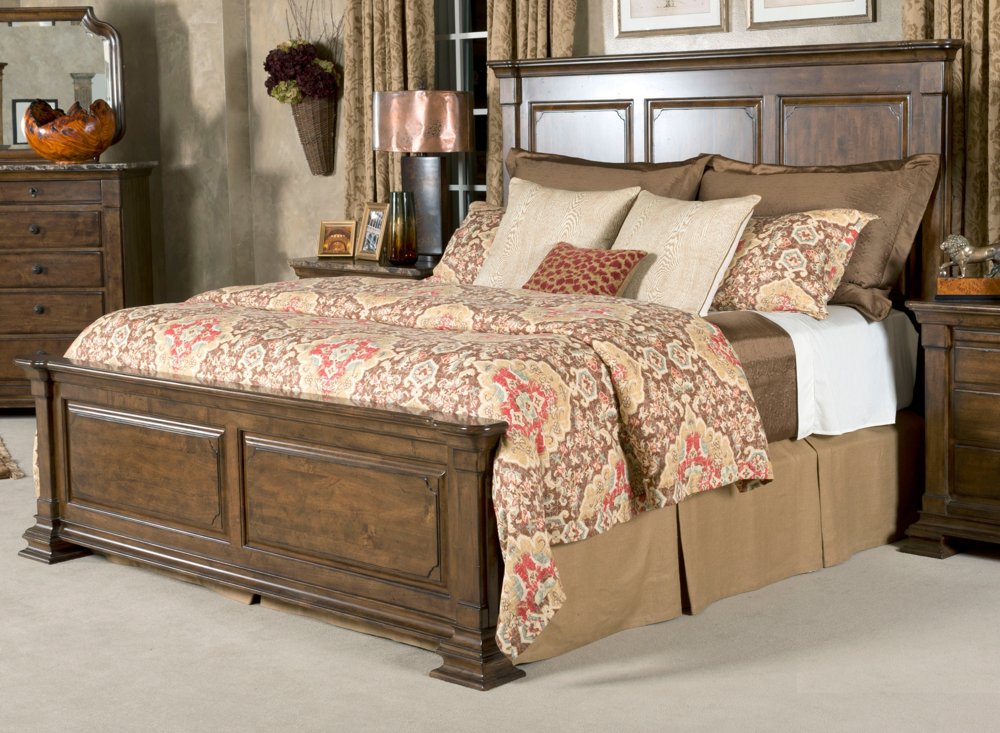 King Monteri Panel Bed