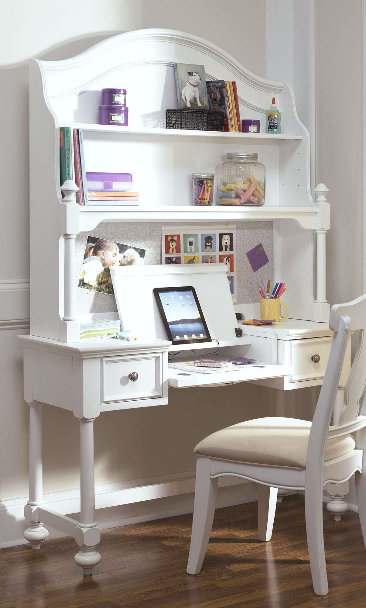 Girls desk shop and hutch