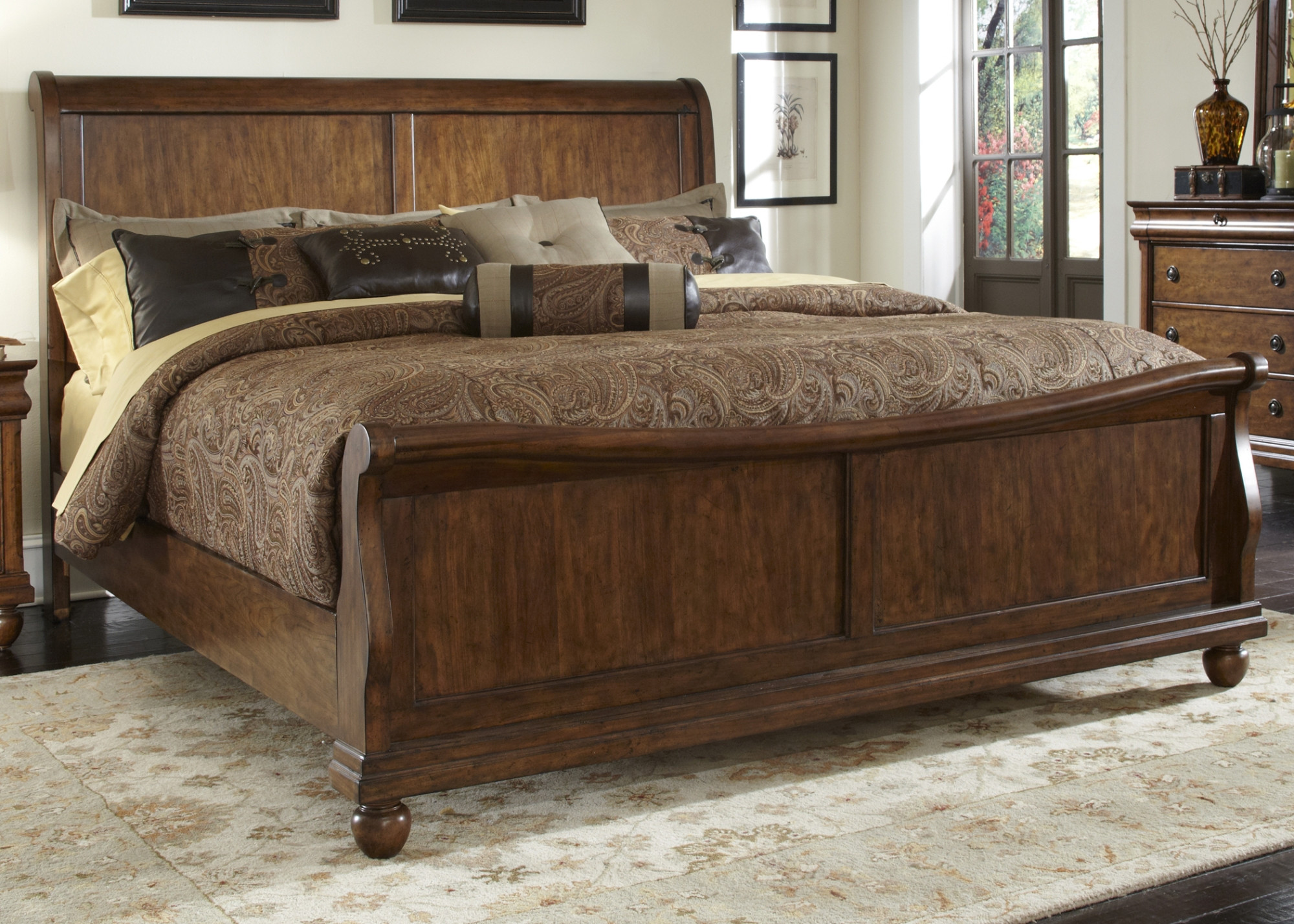 Queen Sleigh Bed