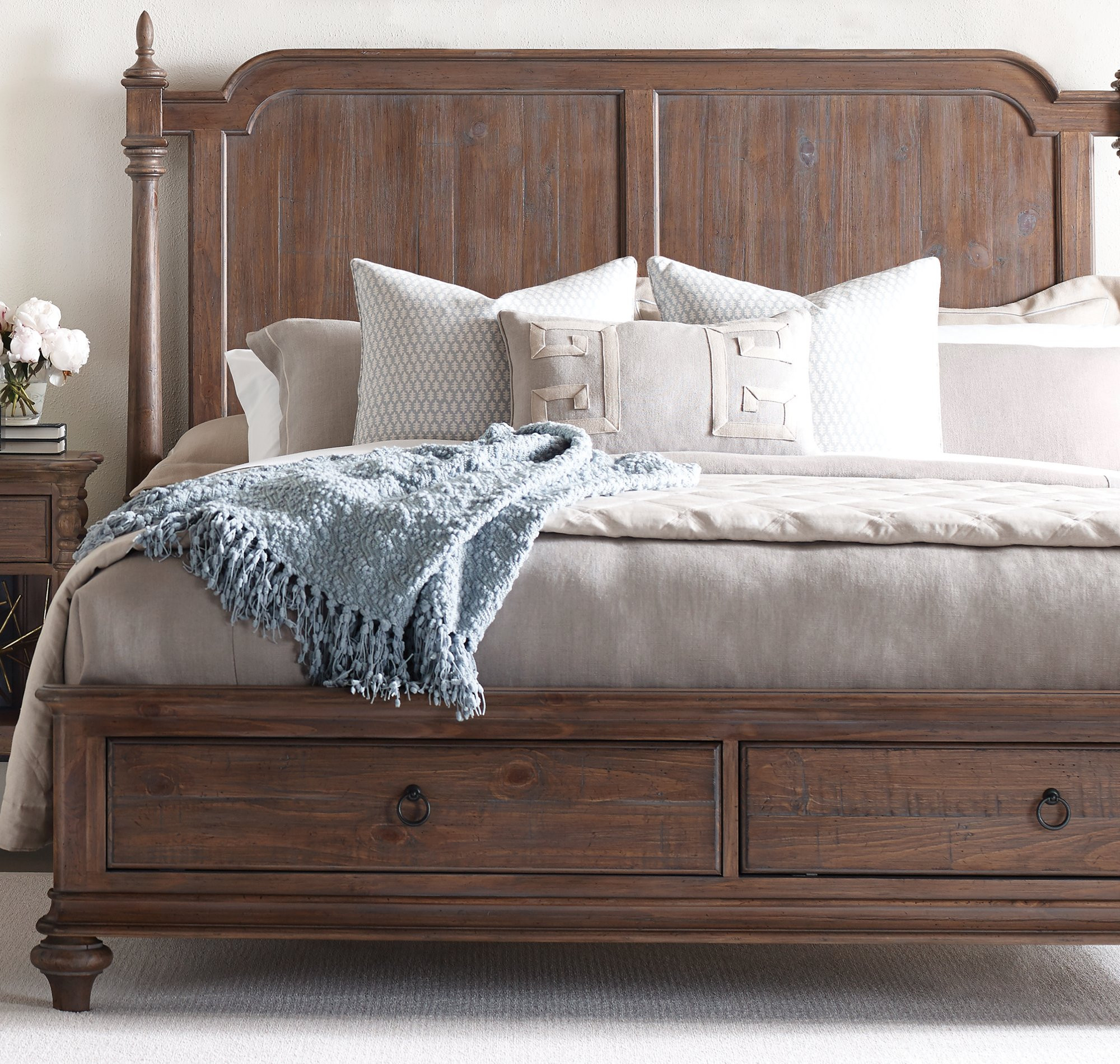 Kincaid Weatherford King Westland Storage Bed 75 136h 137 139r